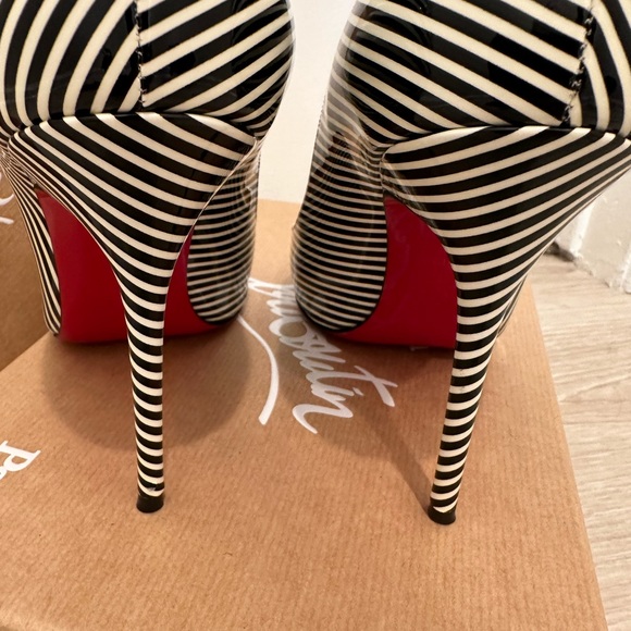 Authentic Christian Louboutins striped black and white Decollete 100 - Picture 6 of 10